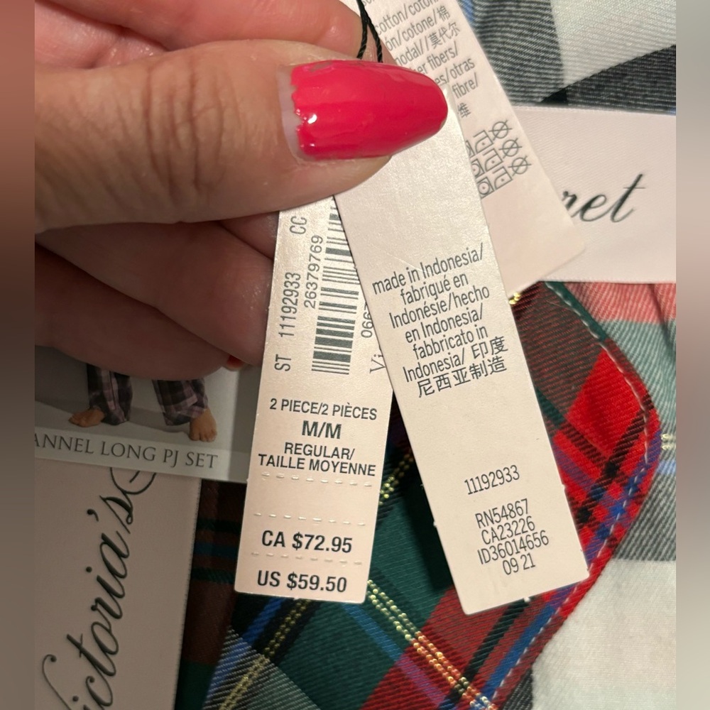 NWT Victoria’s Secret Plaid Flannel Pajamas and Scrunchie size Medium - Picture 3 of 6
